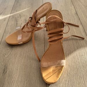 SCHUTZ Cloe Vinyl Sandal - 9.5B